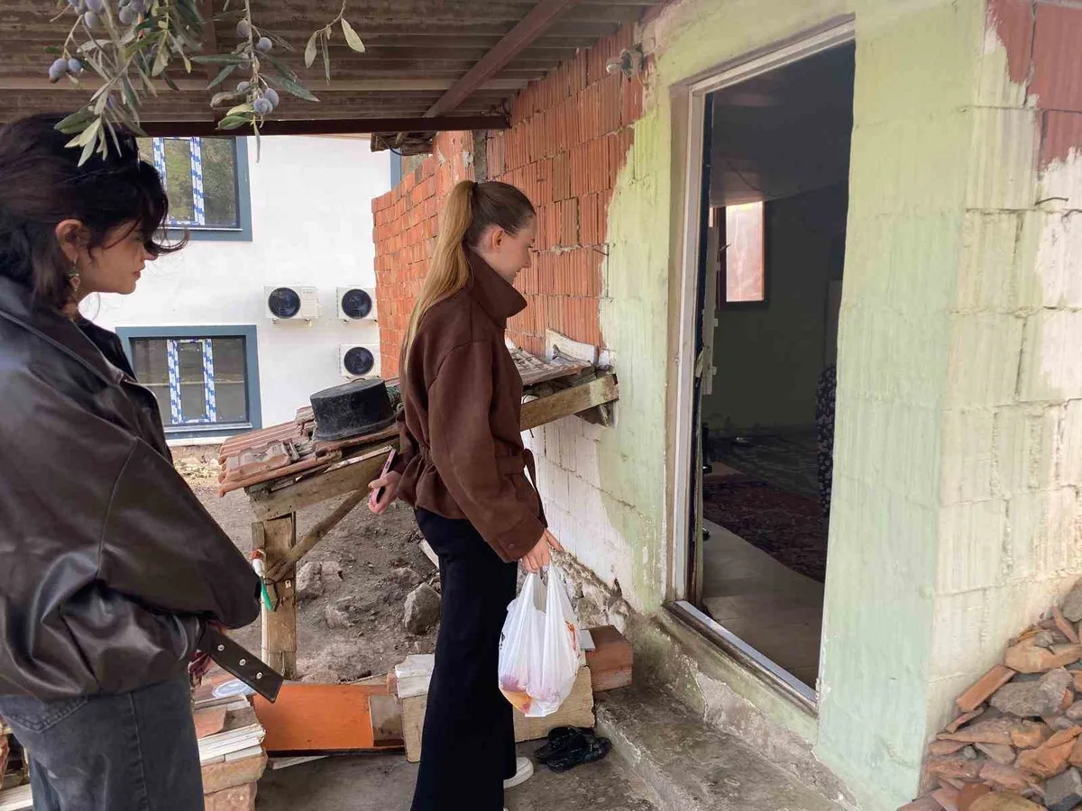 Manisa'da üniversite öğrencileri Komşum Projesi ile yaşlılara destek oluyor