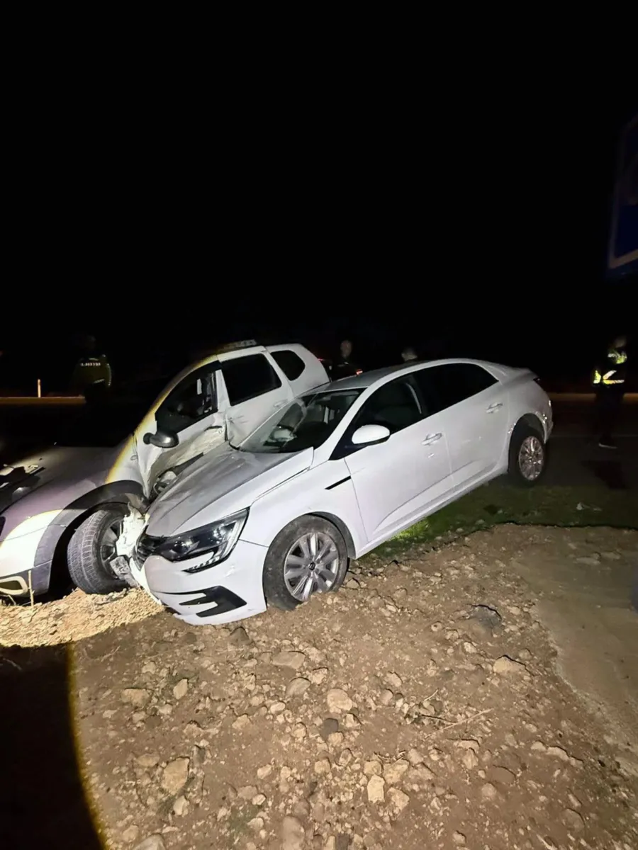 Mardin Derik'te iki otomobil çarpıştı: 1'i bebek 6 kişi yaralandı