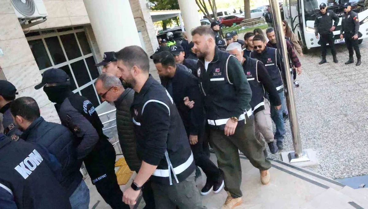 Milas Belediye Başkanı Fevzi Topuz ve oğlu tutuklandı