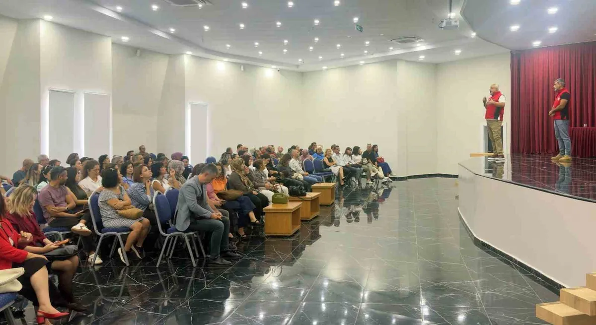 Muğla İl Emniyet Müdürlüğü 910 öğretmene terörle mücadele eğitimi verdi