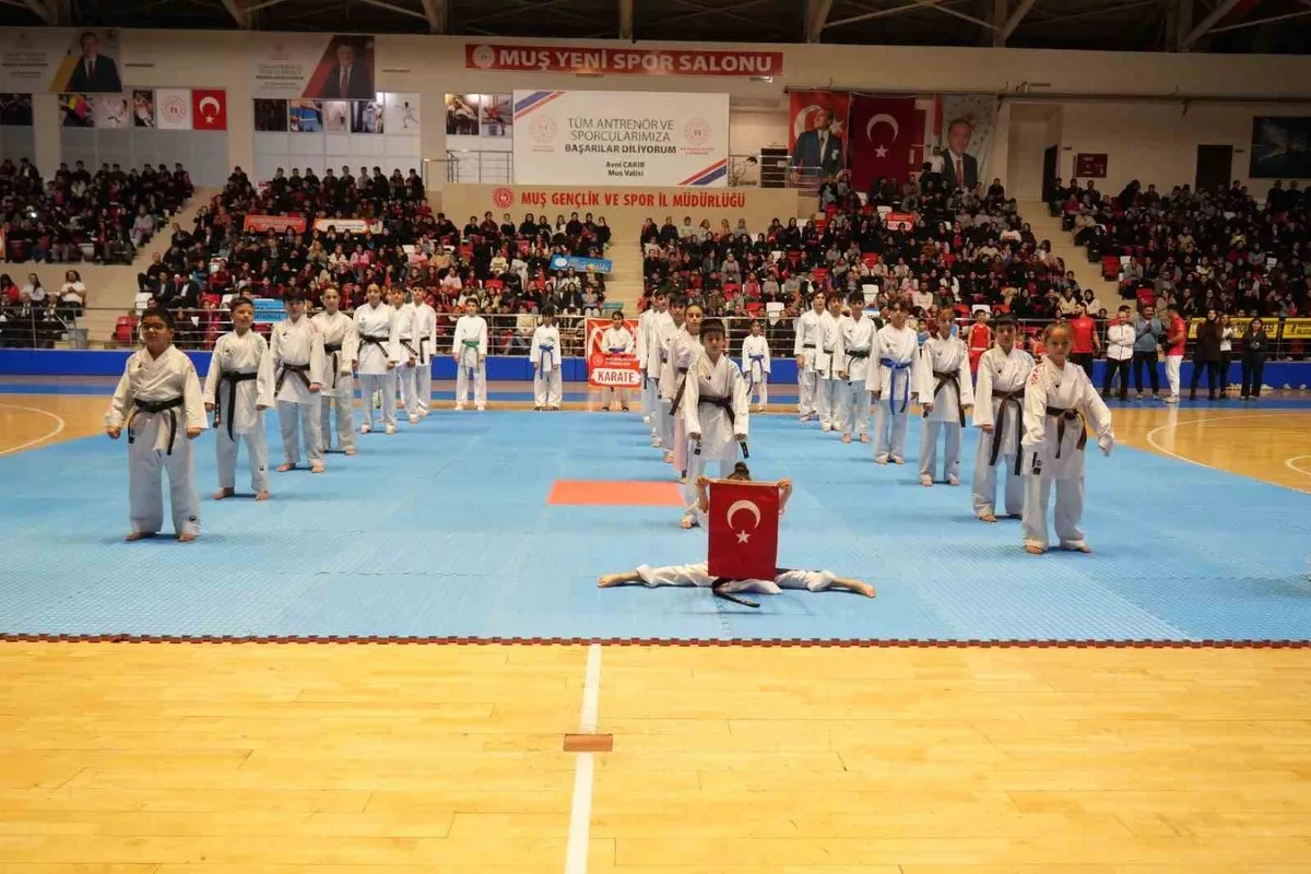 Muş'ta 29 Ekim Cumhuriyet Bayramı coşkuyla kutlandı