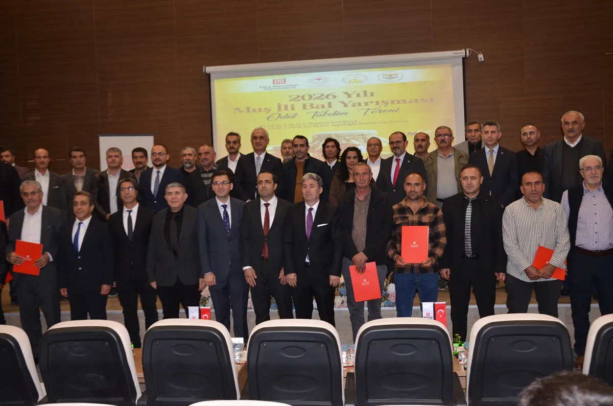 Muş'ta düzenlenen bal yarışmasında dereceye giren üreticiler ödüllendirildi