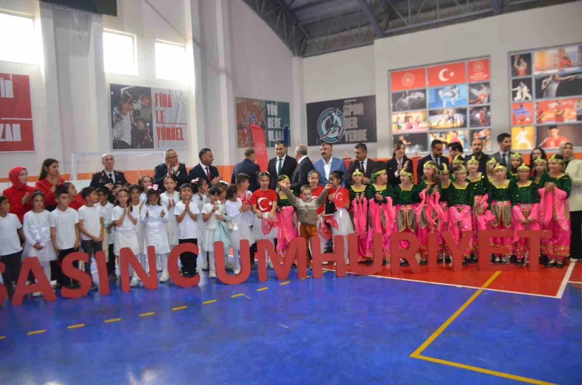 Muş'un Bulanık ilçesinde 29 Ekim Cumhuriyet Bayramı törenlerle kutlandı