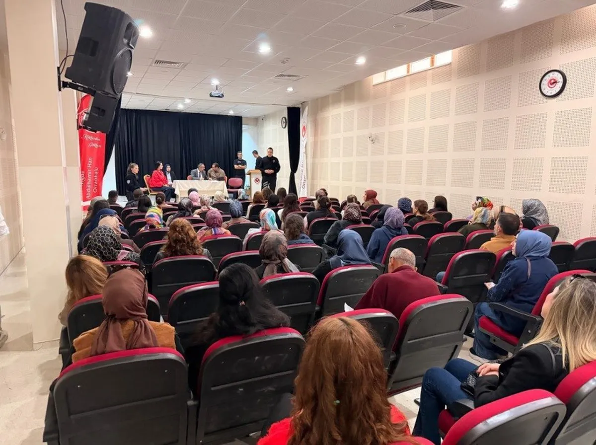Niğde'de öğrenciler ve veliler için kapsamlı güvenlik eğitimi verildi