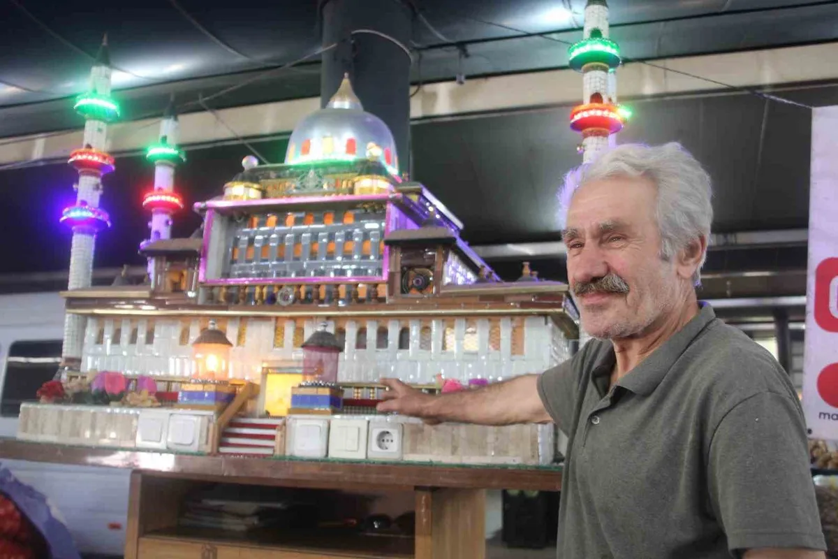 Ordu'da 65 yaşındaki Cavit Akbulut 400 kilogramlık cami maketi yaptı