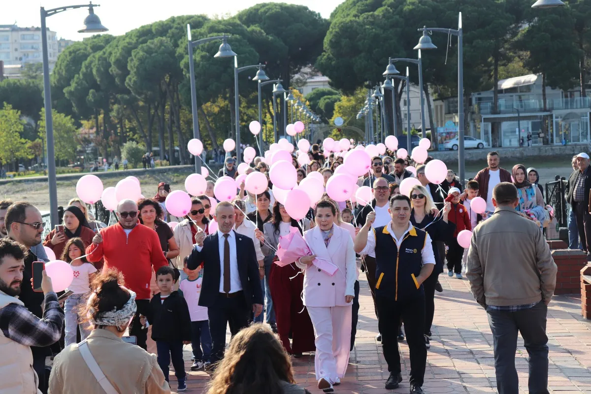 Ordu'nun Ünye ilçesinde kanseri yenen Yasemin Günaydın için balon uçuruldu