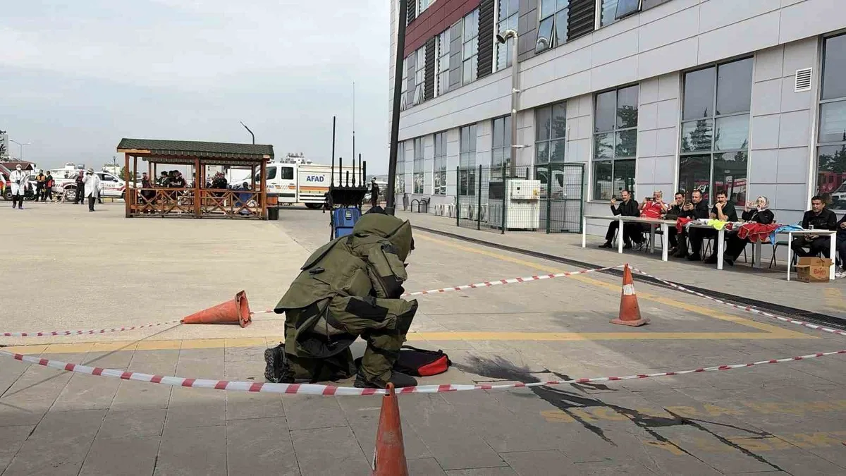 Osmaniye Eğitim ve Araştırma Hastanesi'nde gerçeği aratmayan tatbikat yapıldı