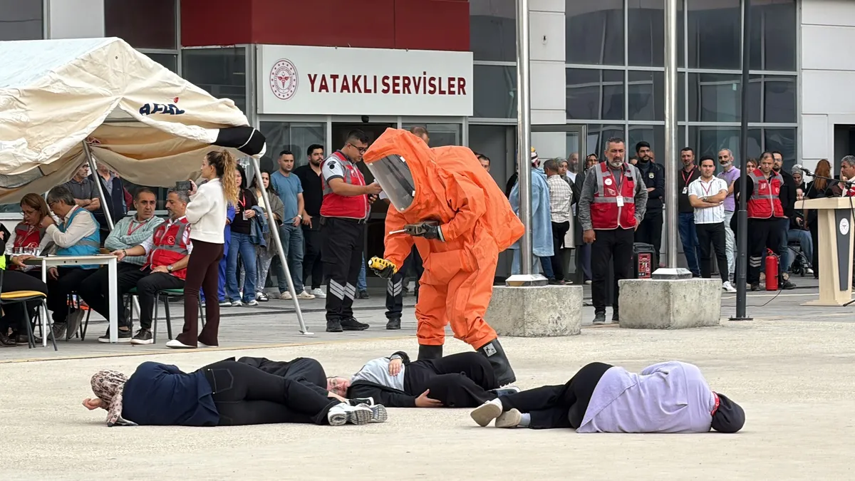 Osmaniye Eğitim ve Araştırma Hastanesi'nde kapsamlı afet ve acil durum tatbikatı