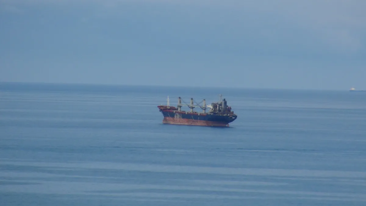 Rusya açıklarında saldırıya uğrayan yük gemisi Giresun'a sürüklendi