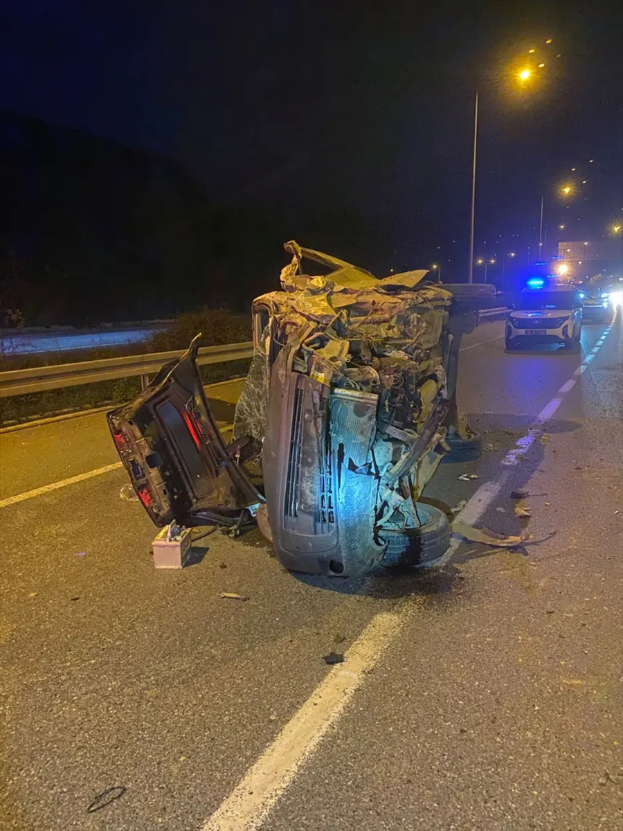 Sakarya Adapazarı'da meydana gelen trafik kazasında sürücü hayatını kaybetti