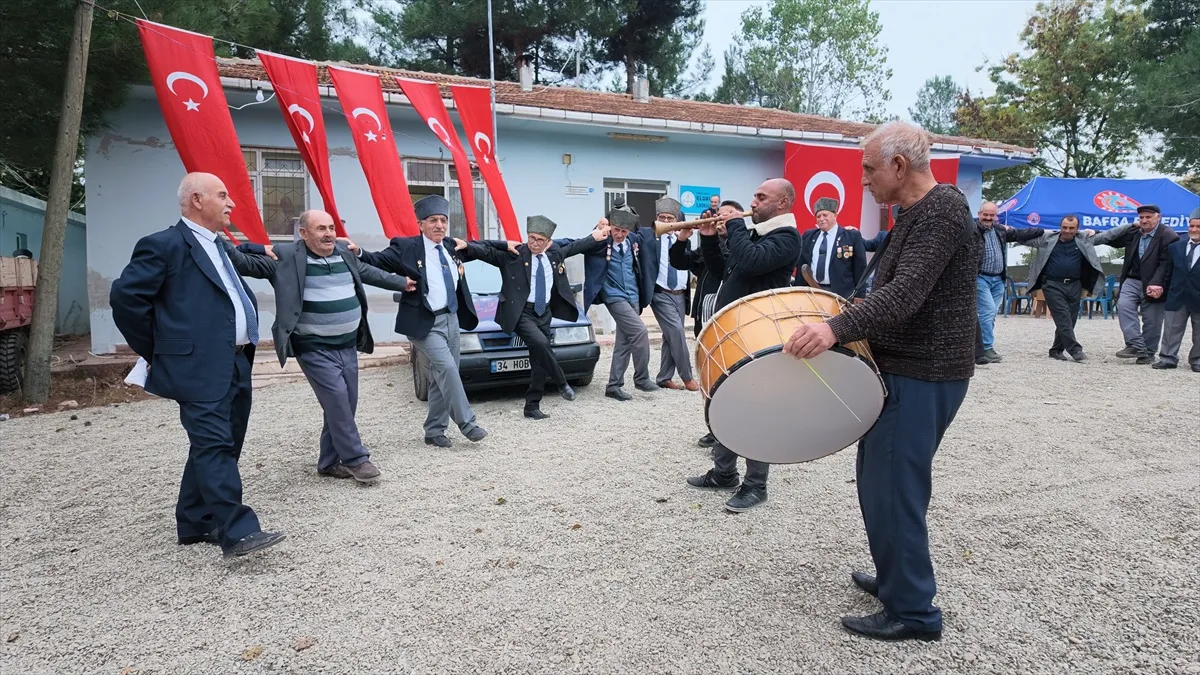 Samsun Bafra'nın Eldavut Mahallesi'nde Cumhuriyet'in 103. yılı coşkuyla kutlandı