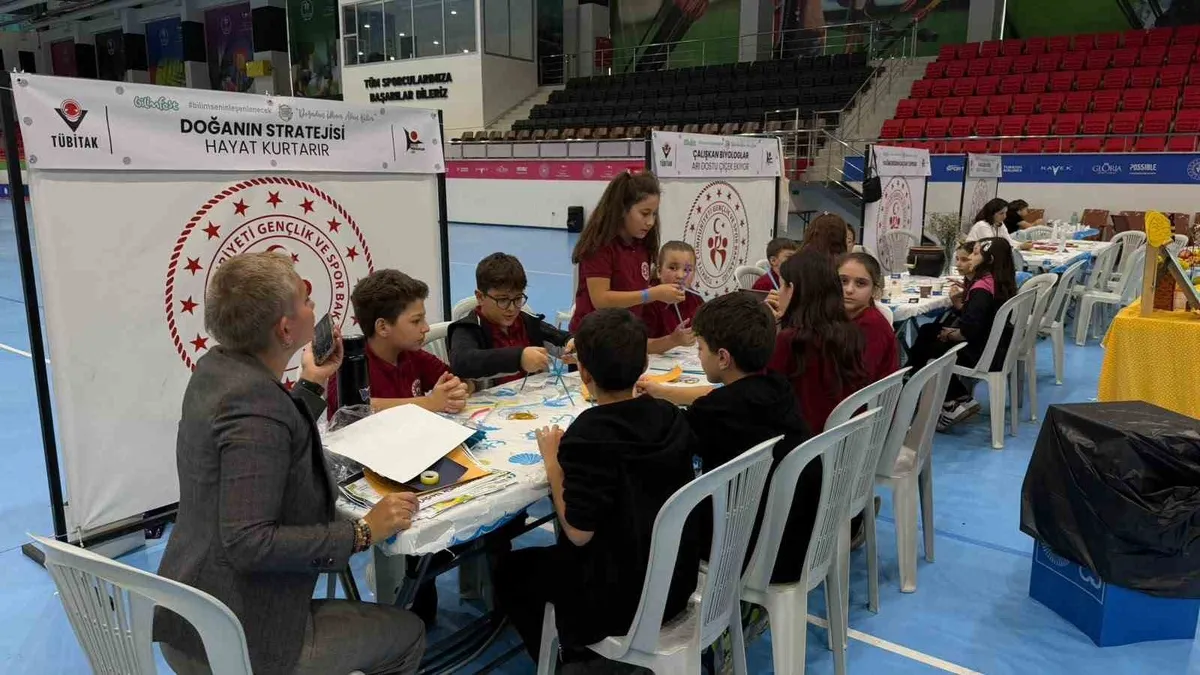 Samsun İlkadım'da düzenlenen bilim şenliği kapılarını ziyaretçilere açtı