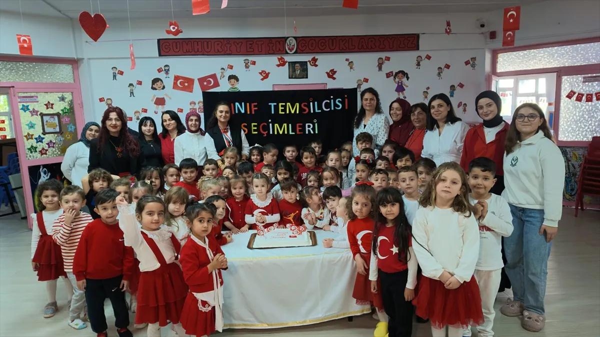 Samsun'da anaokulu öğrencileri okulda kurulan sandıklarda oy kullandı