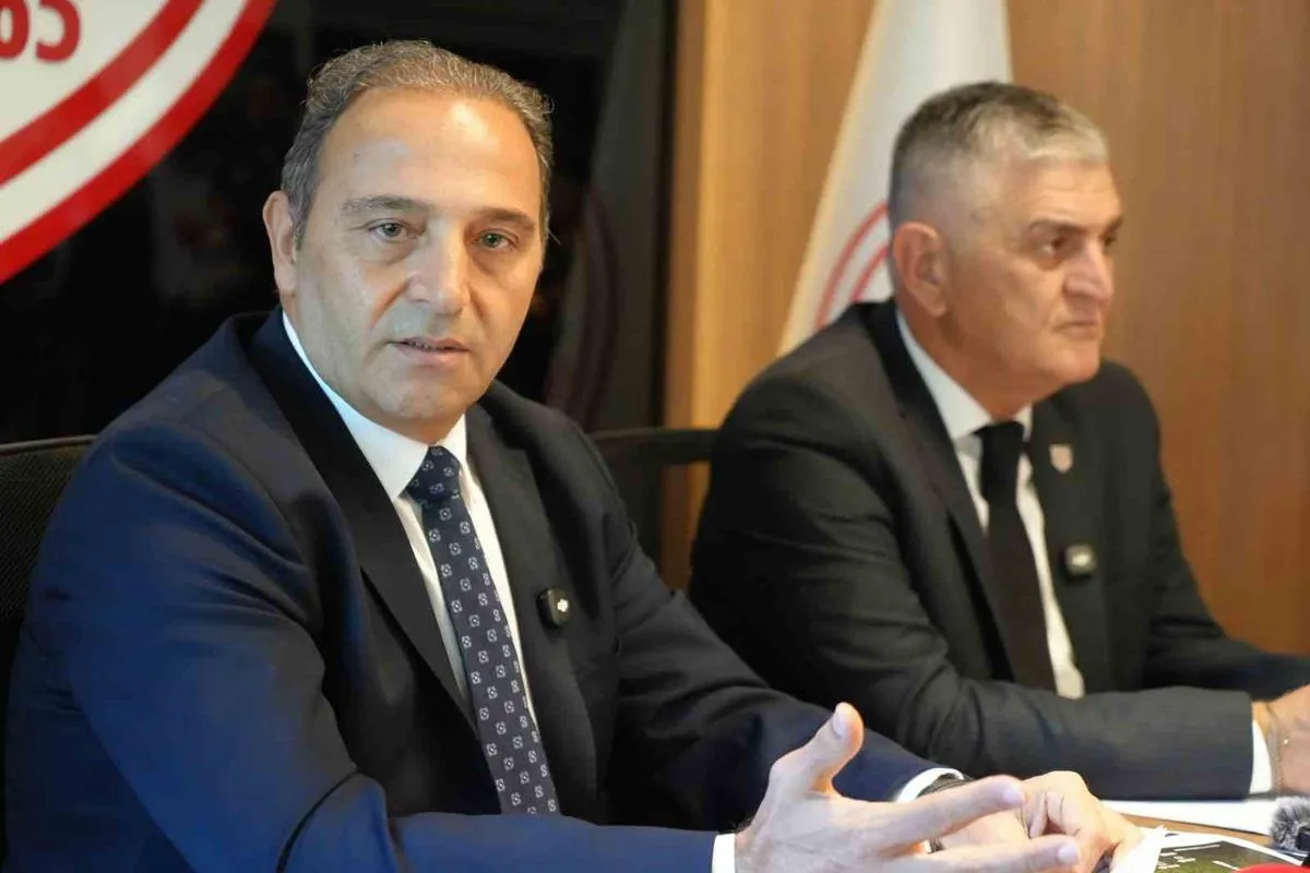 Samsunspor'da Fuat Çapa istifa iddialarına açıklık getirdi