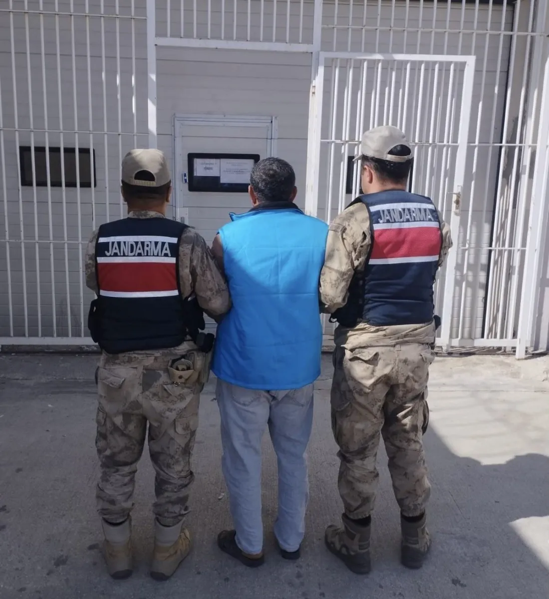 Şanlıurfa Karaköprü'de 12 yıl 6 ay hapis cezası bulunan şahıs yakalandı