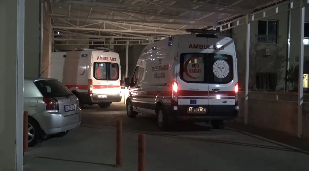 Şanlıurfa Siverek'te otomobil şarampole devrildi: 3 kişi yaralandı