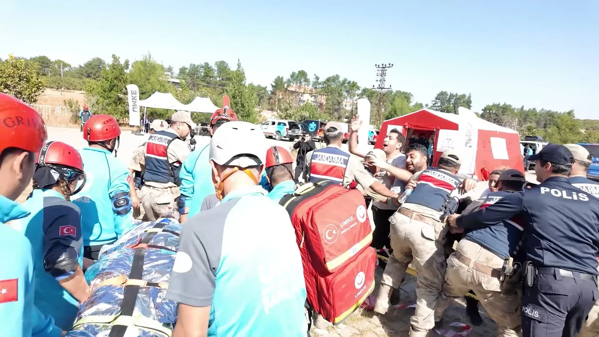 Şanlıurfa'da 6.9 büyüklüğündeki deprem senaryosu ile UMKE tatbikatı yapıldı