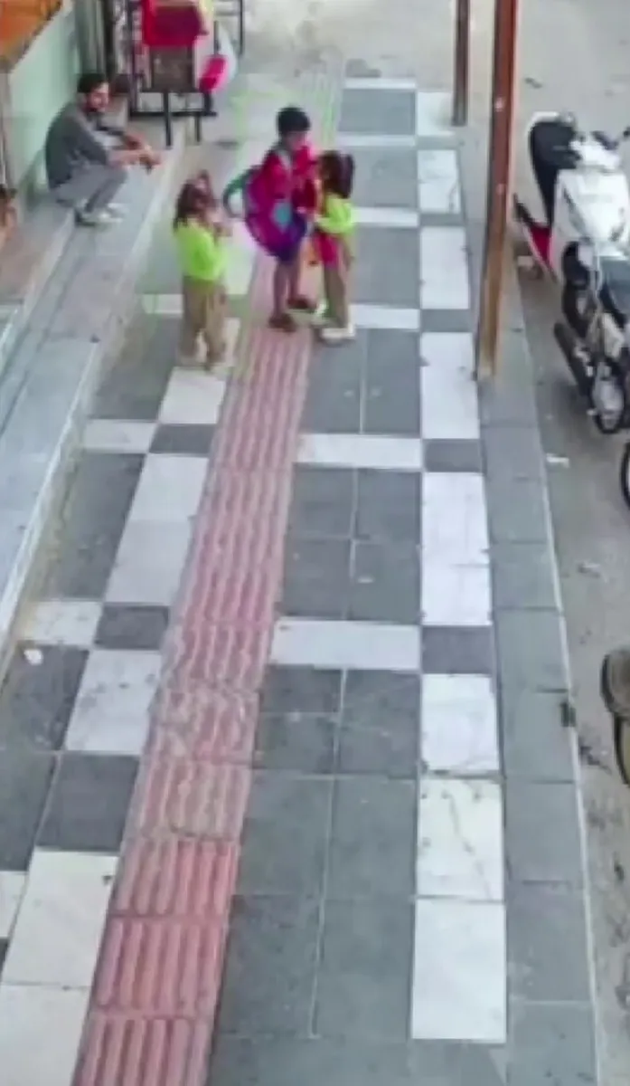 Şanlıurfa'da ağabeyin kardeşlerine gösterdiği şefkat takdir topladı