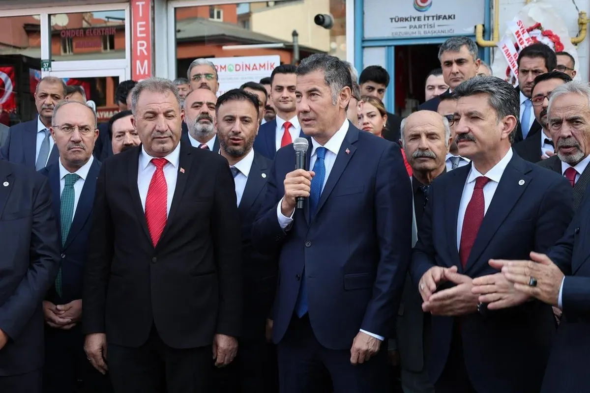 Sinan Oğan Erzurum'da Türkiye İttifakı Partisi'nin açılışına katıldı