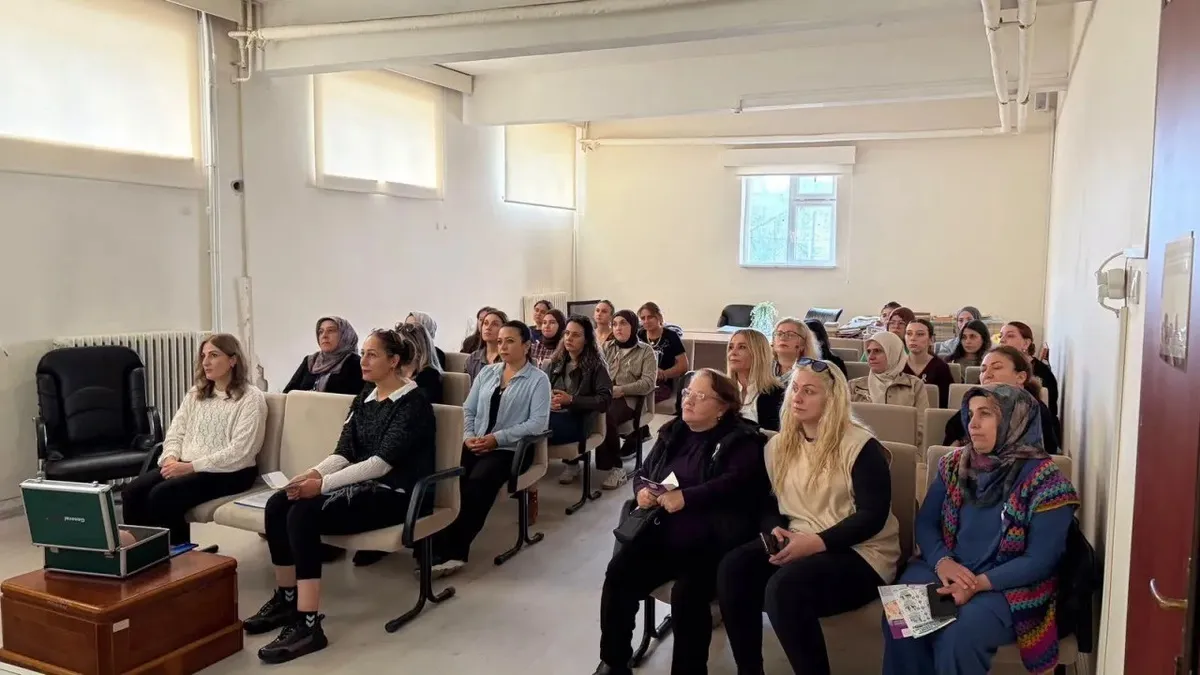Sinop'ta Aile ve Sosyal Politikalar personeline meme kanseri eğitimi verildi