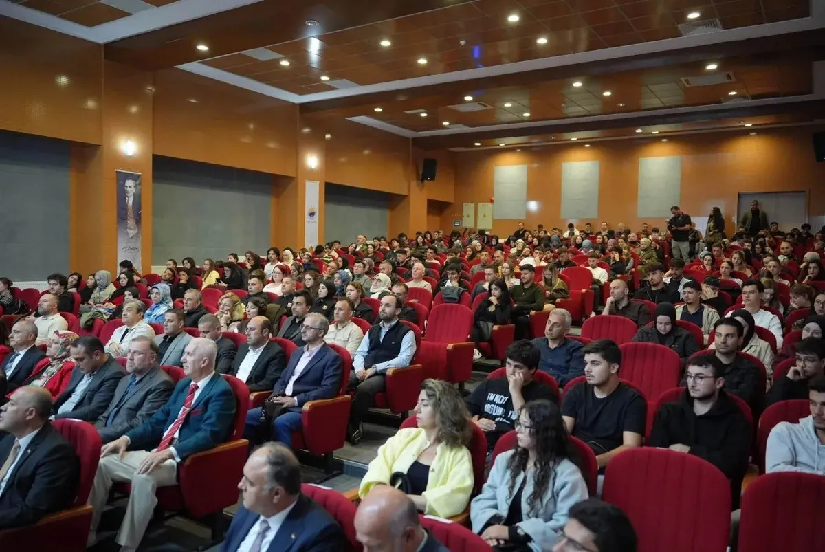 Sinop'ta Cumhuriyet'in 103. yılına özel akademik panel düzenlendi