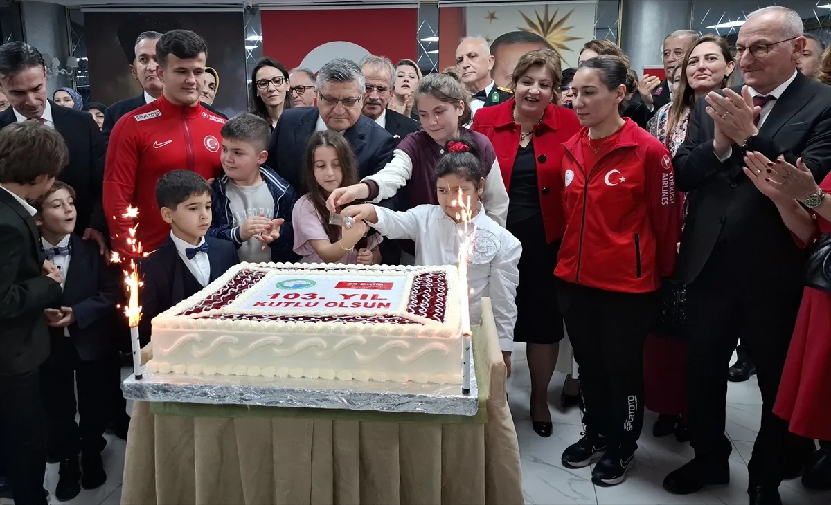 Sinop'taki 29 Ekim Cumhuriyet Bayramı resepsiyonunda Vali Özarslan konuştu