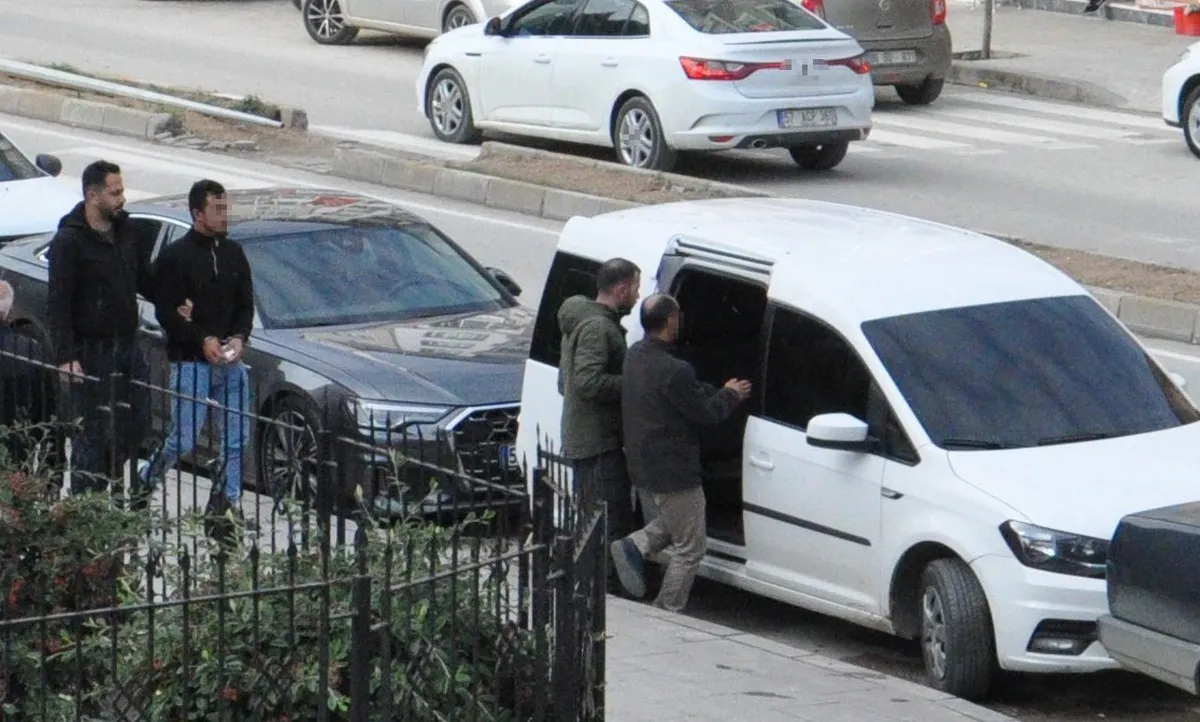 Sinop'un Boyabat ilçesinde gerçekleştirilen narkotik operasyonunda 3 kişi tutuklandı