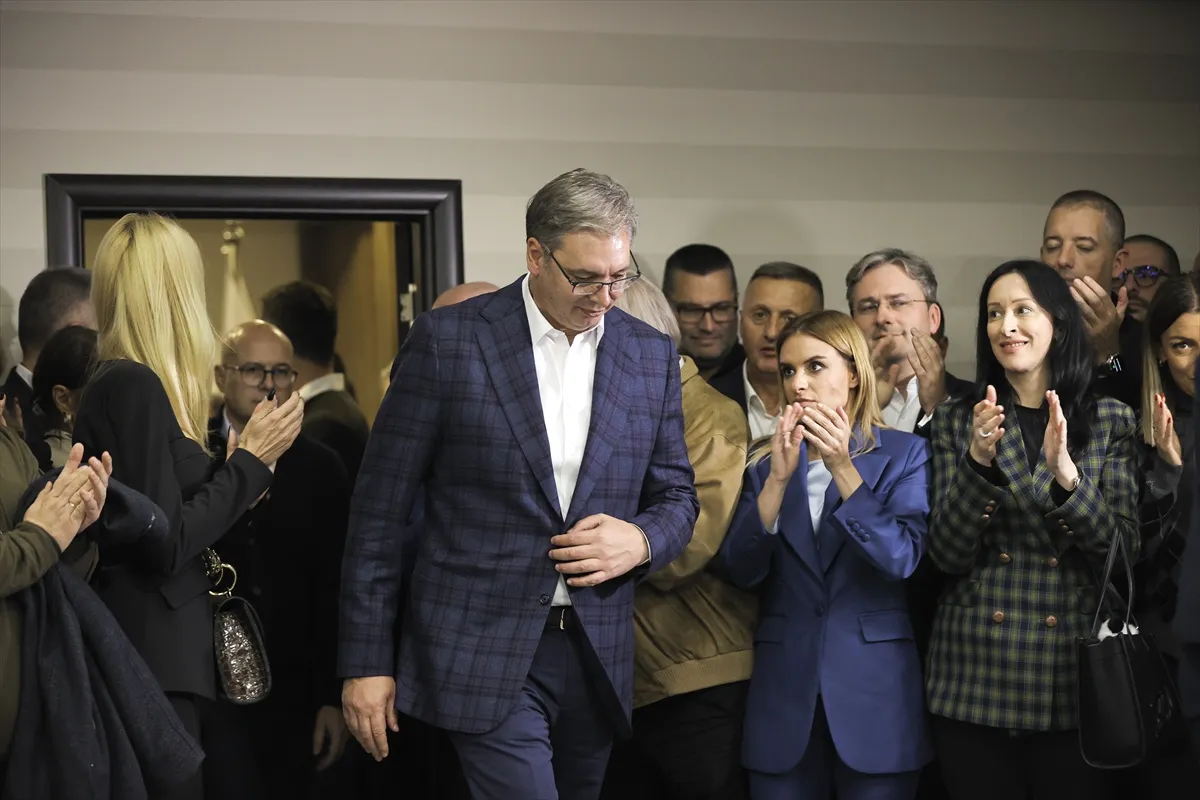 Sırbistan'da erken genel seçim sonuçları: Vucic seçimi kaybettiklerini duyurdu
