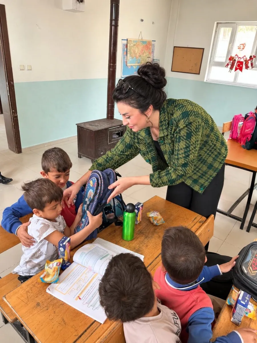 Şırnak'ta öğrencilere kırtasiye desteği ve okulda temizlik çalışması