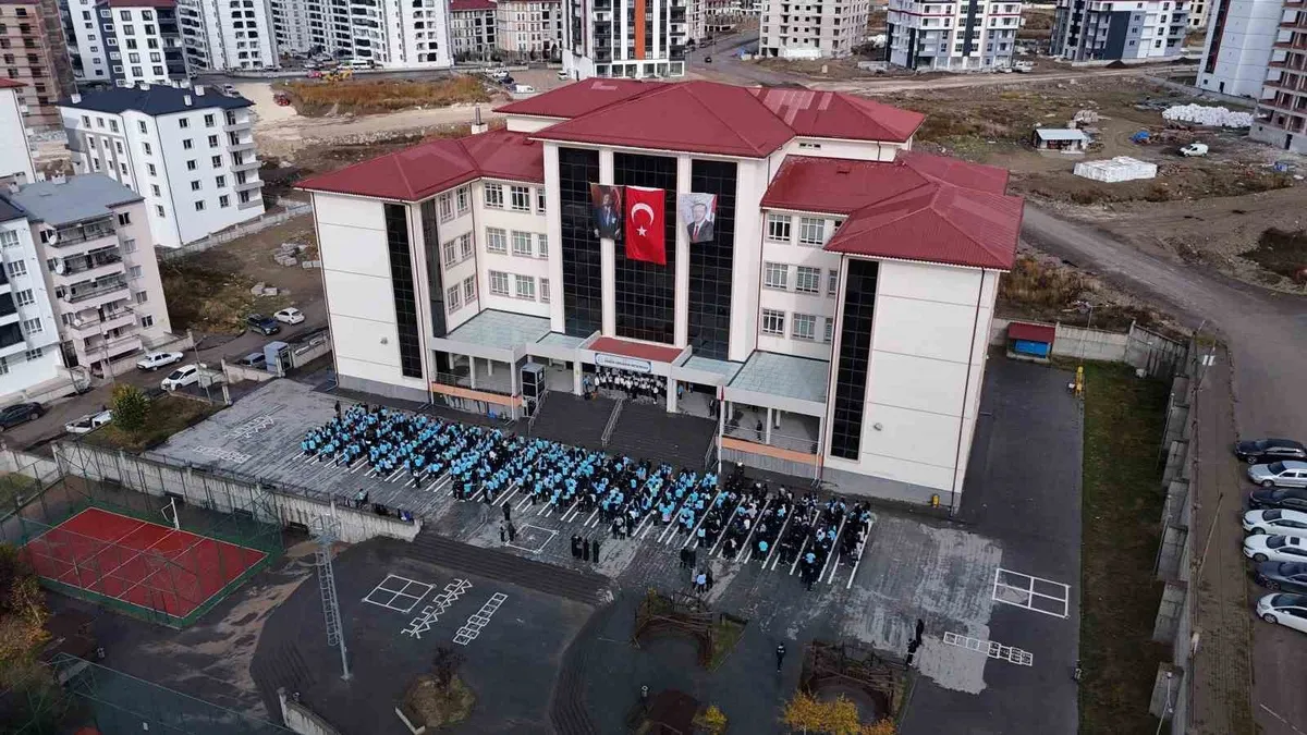 Sivas'ta 850 öğrenci Cumhuriyet Bayramı'nı coşkuyla kutladı