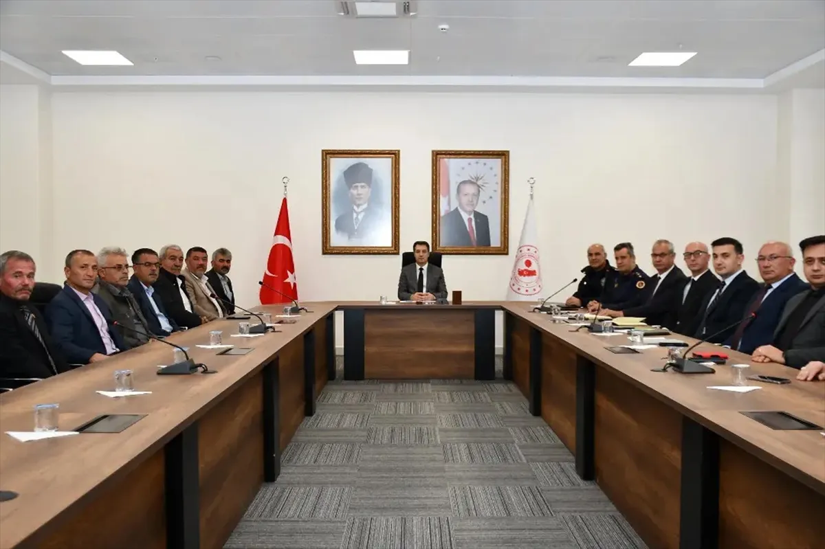 Sorgun Kaymakamı Canpolat muhtarlarla kış hazırlıklarını görüştü
