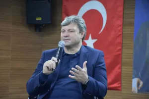 Teknik direktör Ertuğrul Sağlam Gümüşhane’de genç sporcularla buluştu