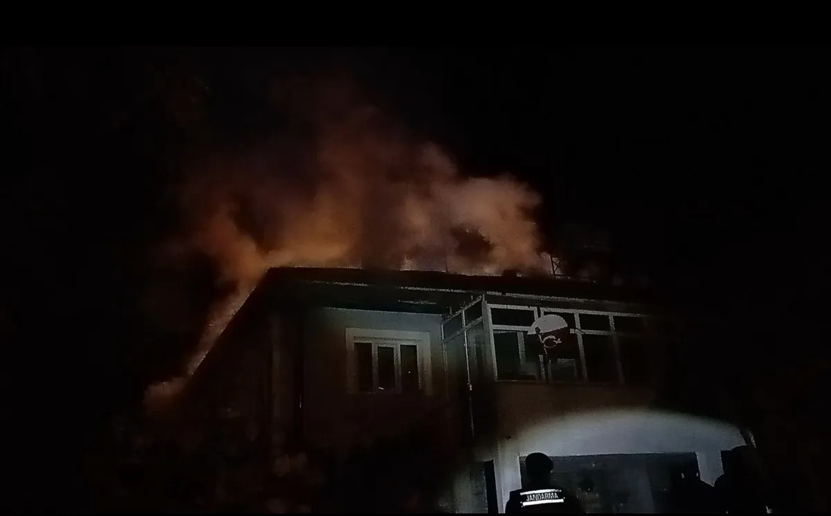 Tokat Yeşilyurt'ta çıkan yangın bir evi kullanılamaz hale getirdi