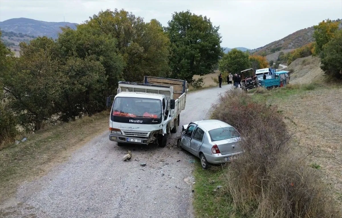 Tokat'ın Zile ilçesinde meydana gelen trafik kazasında 4 kişi yaralandı