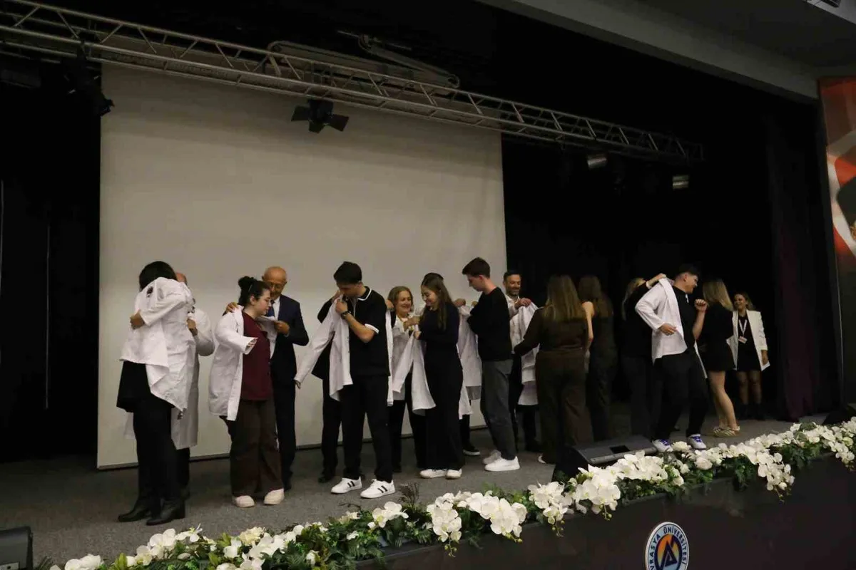 Trabzon Avrasya Üniversitesi'nde sağlık öğrencileri için beyaz önlük töreni