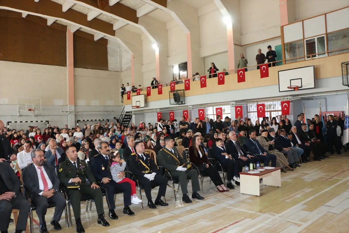 Trabzon'un Of ve Şalpazarı ilçelerinde 29 Ekim Cumhuriyet Bayramı coşkusu