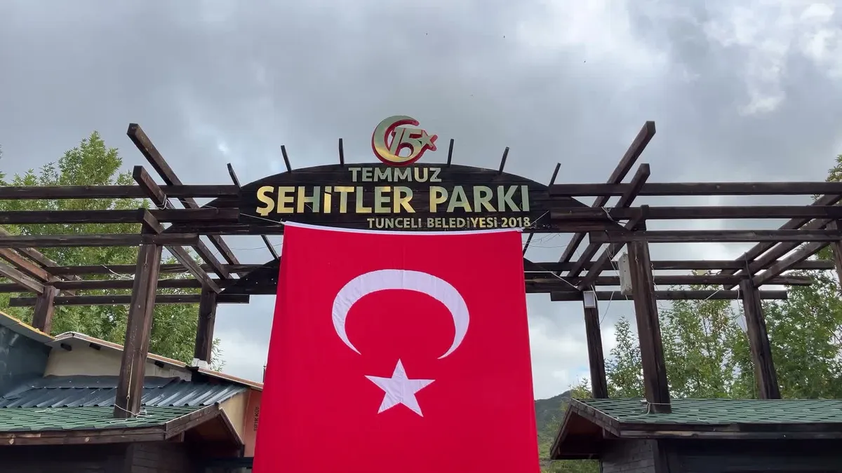 Tunceli'de etkili olan sağanak yağış parktaki işletmeleri sular altında bıraktı