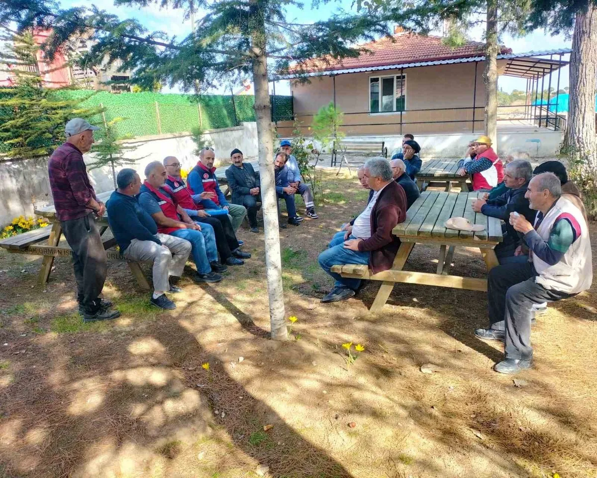 Uşak İl Tarım ve Orman Müdürü Bilir köylerde üreticilerle bir araya geldi
