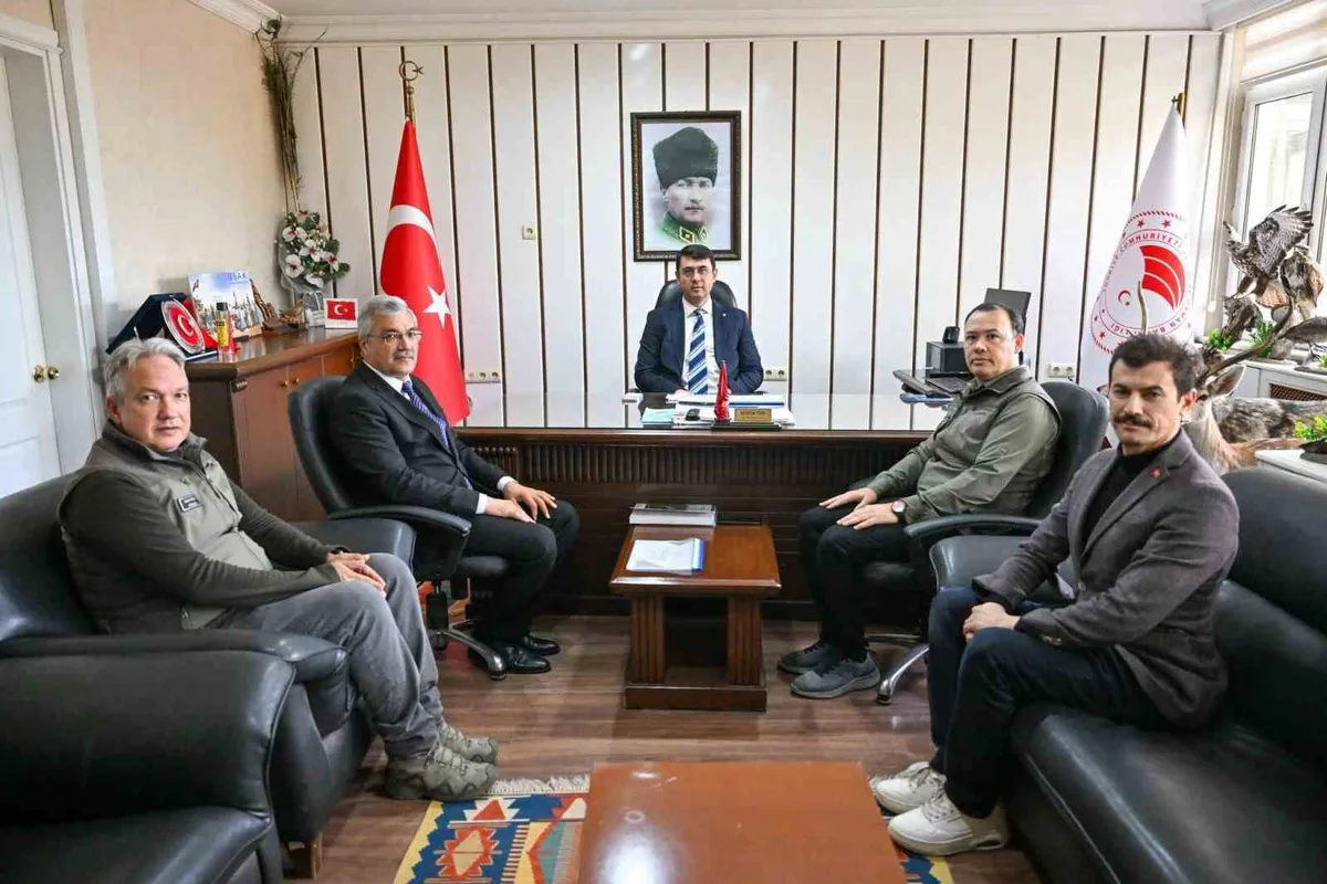 Uşak Valisi Serdar Kartal kurum ziyaretlerinde çalışmalar hakkında bilgi aldı