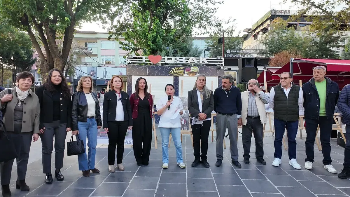 Uşak'ta eski valilik binasının korunması için imza kampanyası başlatıldı