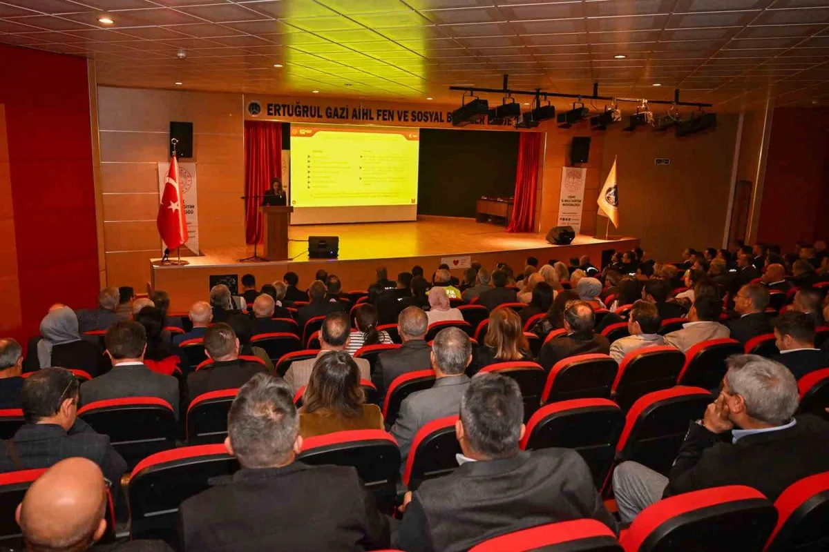 Uşak'ta yeni eğitim dönemi öncesi okul güvenliği toplantısı düzenlendi