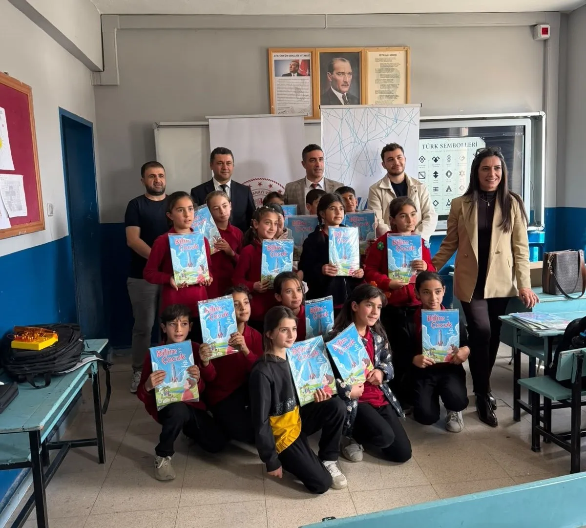 Van Saray'daki öğrenciler VR gözlüklerle bilim ve teknolojiyi keşfetti