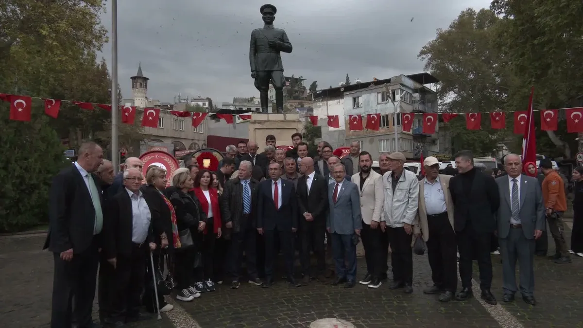 YENİ Parti Kahramanmaraş teşkilatı 29 Ekim'de Atatürk Anıtı'na çelenk sundu