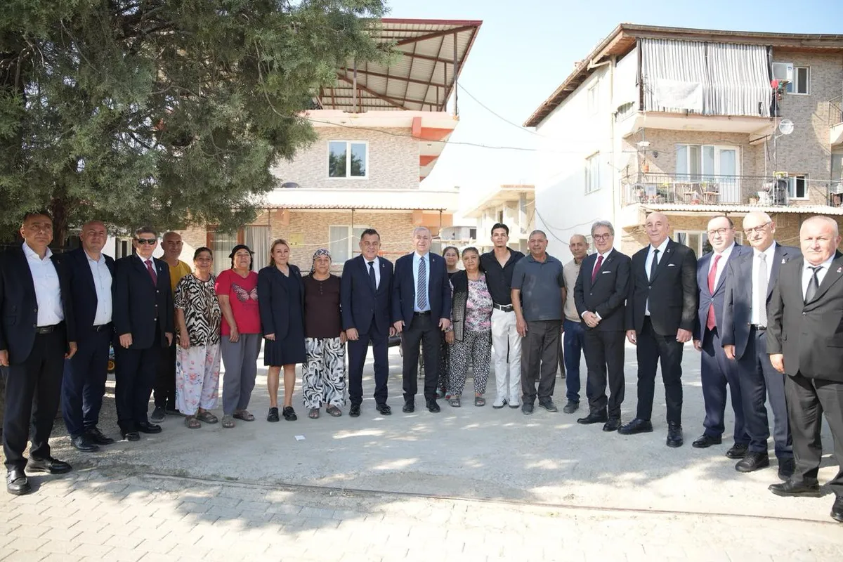 Zafer Partisi Genel Başkanı Ümit Özdağ Denizli'de çeşitli temaslarda bulundu