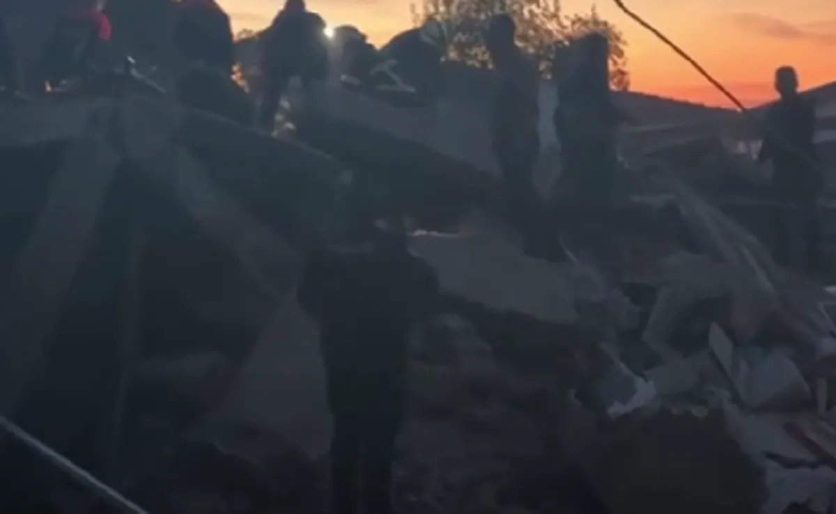 Zonguldak'ta çöken 2 katlı binada bir kişi hayatını kaybetti