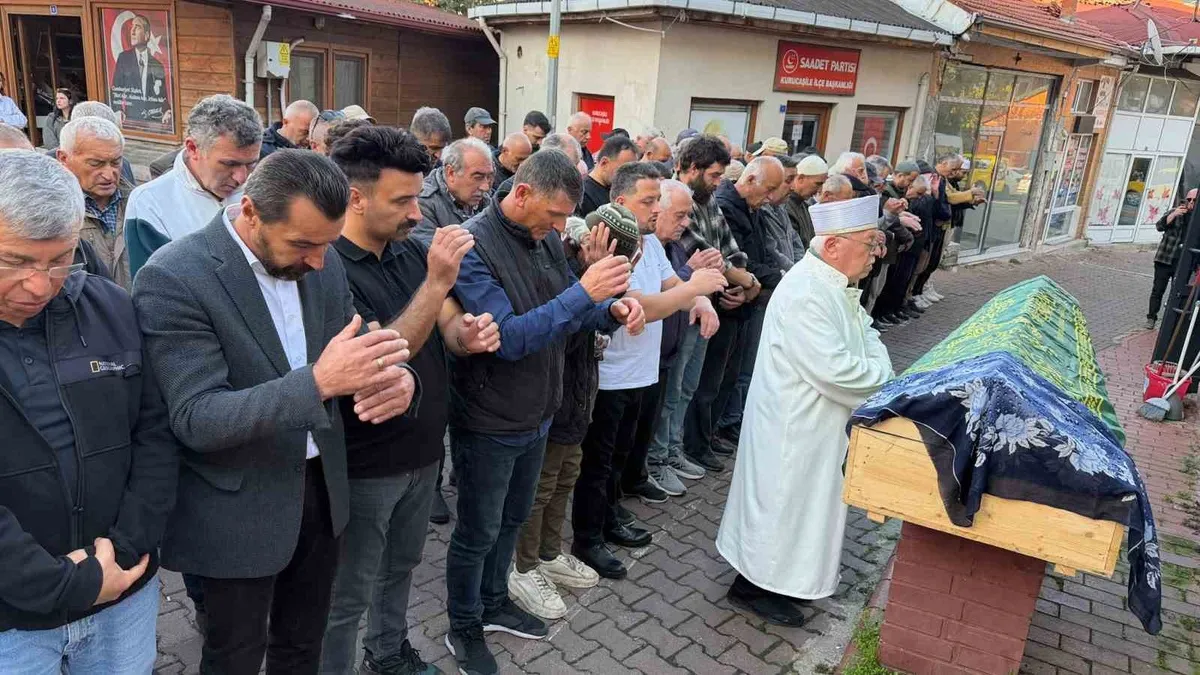 Zonguldak'ta çöken binada yaşamını yitiren Türkan Akçaharman Özhan toprağa verildi