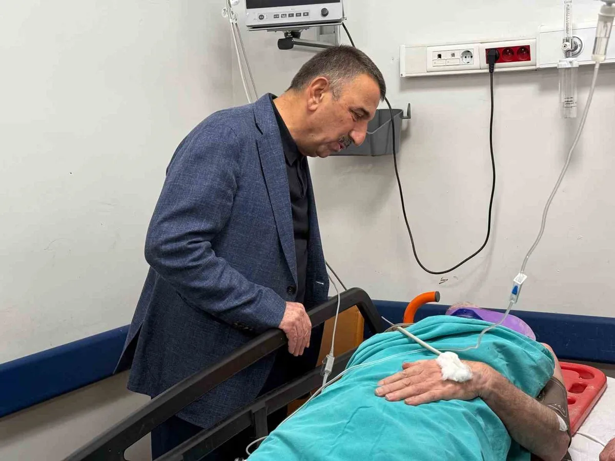 Zonguldak'ta çöken binanın enkazından yaralı kurtarılan vatandaş ziyaret edildi